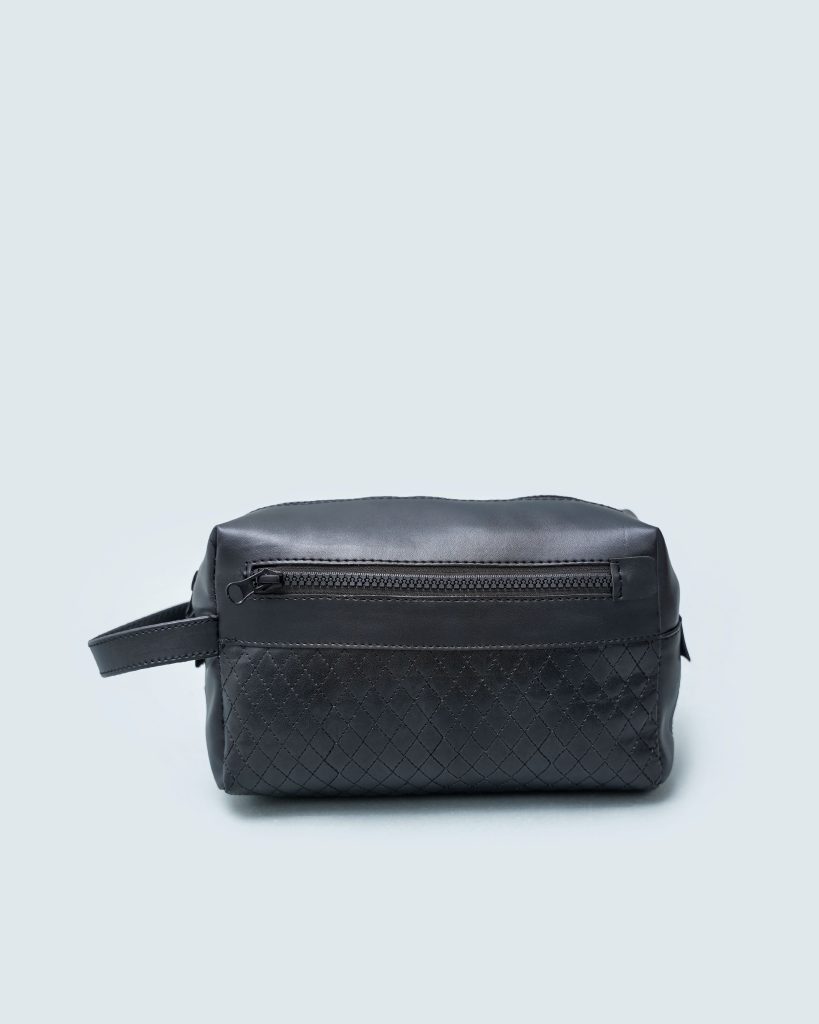 Trousse simili cuir noire CL 24 élégante et pratique