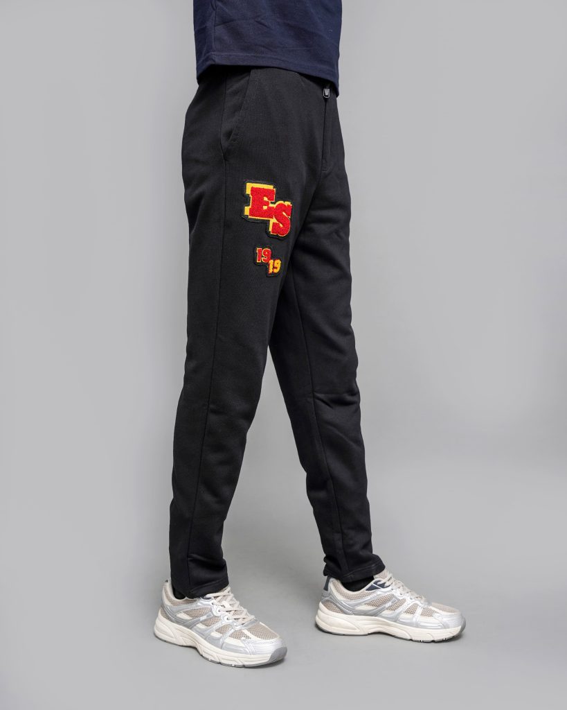 Pantalon jogging EST 52 disponible en noir ou gris avec broderie “ES 1919” – Espérance Tunis