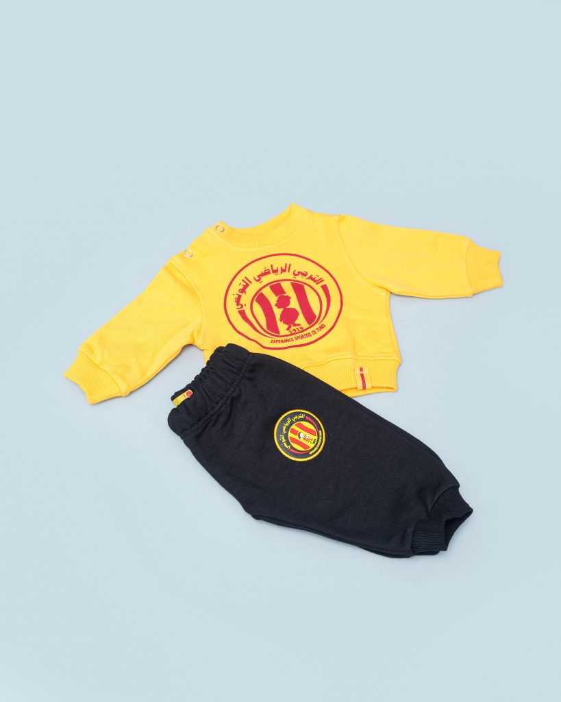 Combinaison Enfant Espérance Officielle avec pull jaune et pantalon noir